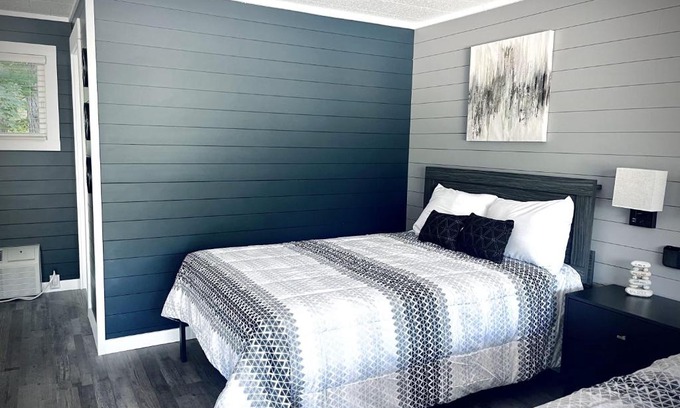 Roscommon Apartment | TeePee Room 9-Newly Renovated
