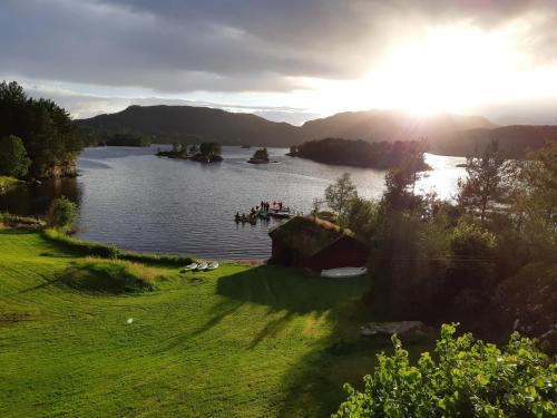 Flora House | Teigen Leirstad, feriehus og hytter