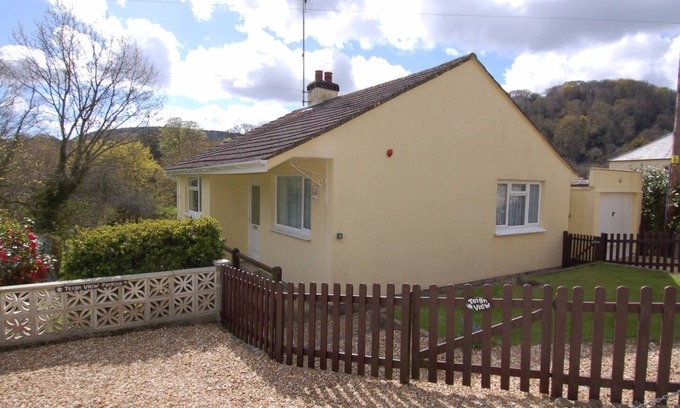 Lower Ashton Cottage | TEIGN VIEW, pet friendly, country holiday cottage in Lower Ashton