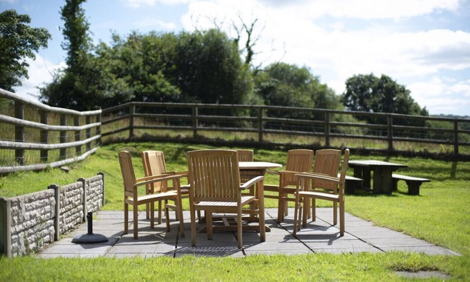 Pentrefelin House | Teilo Barn - 4 Bedrooms