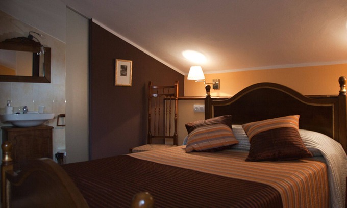 Coana Bed & Breakfast | Teixedo Room - Los Galpones Rural Apartments