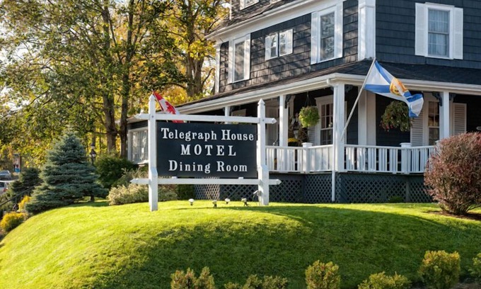 Baddeck Hotel | Telegraph House