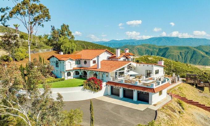 Temecula Villa | Temecula Vineyard View Mansion-AMAZING VIEWS, Pool/Hot Tub, 10 Acres, Mini Golf