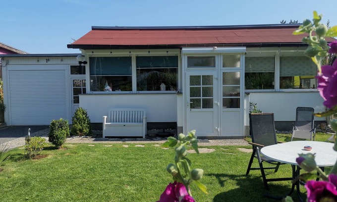Loissin House | Temporary home, Cozy cottage just 200 meters from the beach