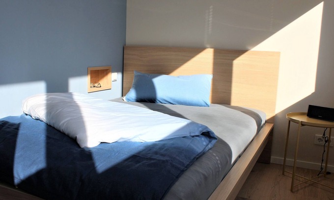 Kelkheim Apartment | Temporary living 2 minutes from the train station (27 minutes to Frankfurt Hbf)