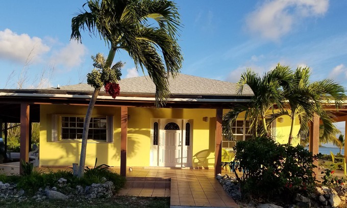 Cartwright House | Ten minutes from Deans Blue Hole! Summer Special- 25% Off on 25 days or more!!