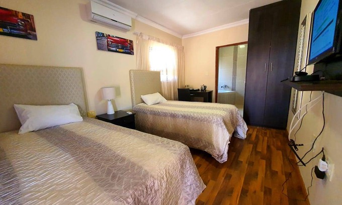 Mahikeng Cabin | Tenacity Mafikeng Guesthouse - 7