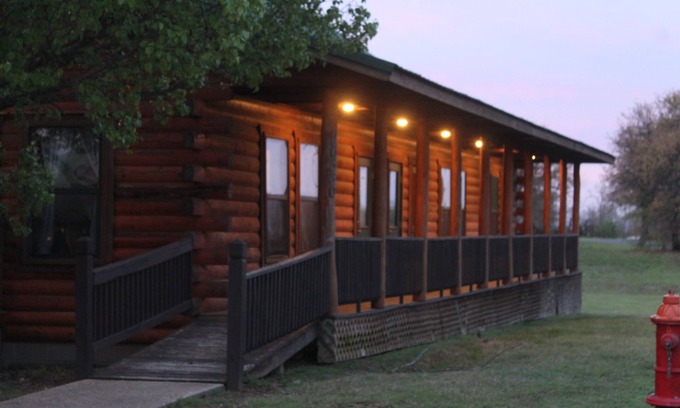 Pettit Hotel | Tenkiller Lodge