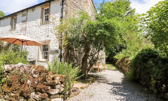 Malham Cottage | TENNANT COTTAGE, pet friendly, character holiday cottage in Malham