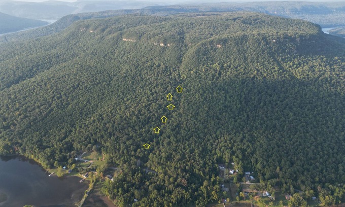 Whiteside Cabin | Tennessee River Gorge® Mt. #2 Treehouse "Amish Built"