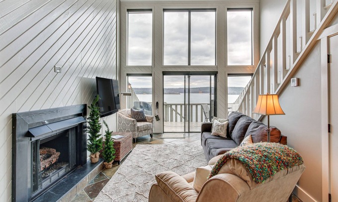 Counce House | Tennessee River Vacation Rental w/Deck + View!