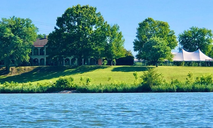 Lookout Valley Neighborhood Association Hotel | Tennessee Room at Tennessee RiverPlace