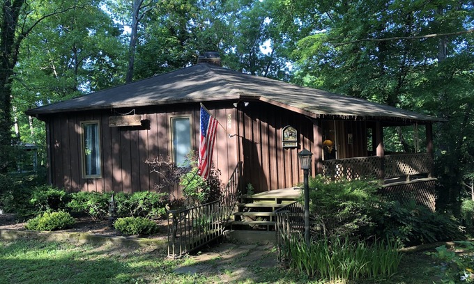 Estill Springs House | 'Tennessee Tahoe': Tims Ford Lake - Cozy Cabin with Two Level Dock