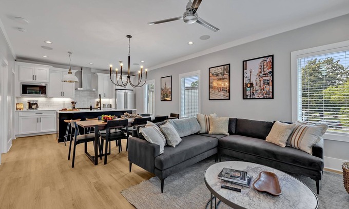 Berry Hill House | Tenor - Private Rooftop - 8 mins to Broadway