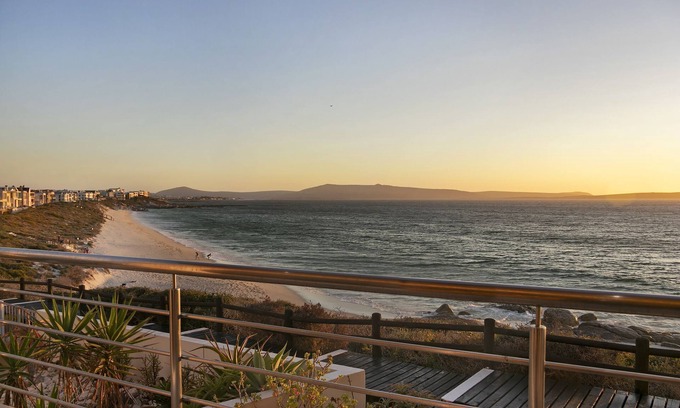 Calypso Beach House | Tenos On Calypso 12 - Five Bedroom House, Sleeps 9