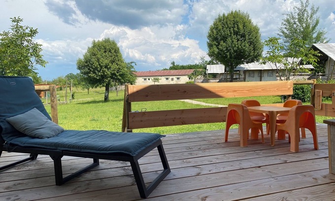Jayac RV Rental | Tente Safari Équipée, Piscine, Camping Familial, Salle de Bain Privé