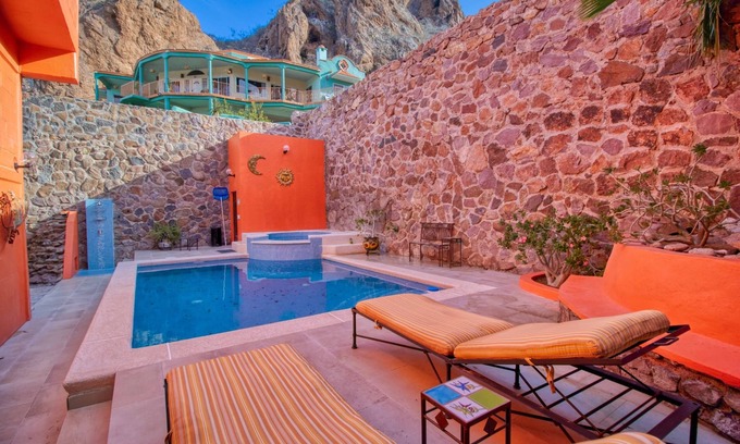 San Carlos Apartment | Tequila Sunrise Studio Apartment