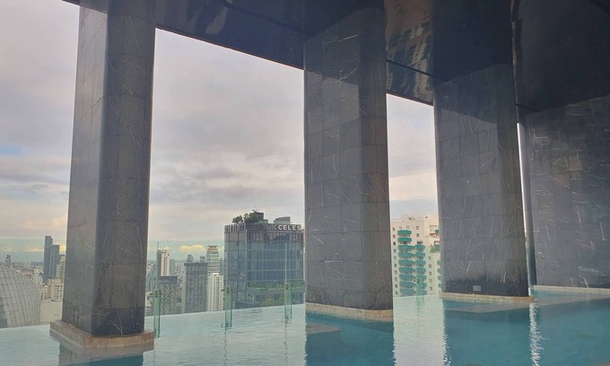 Khlong Toei Nuea Apartment | Terminal 21 meeting room office chair desk 1 min walk to BTS MRT dryer smart TV