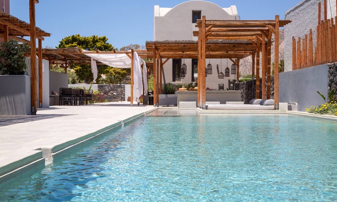 Agios Georgios Hotel | Terra Nera Suites Santorini