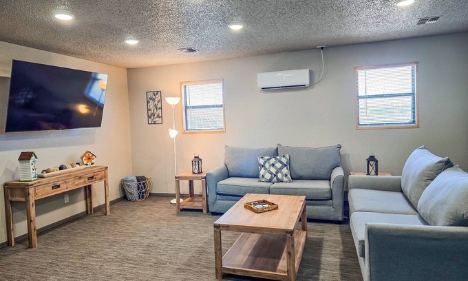 Checotah House | Terra Starr Hideaway | Overlooks Fishing Pond