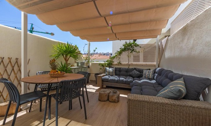 Tarifa Apartment | Terrace, pool, near beach & home office (Fibre)