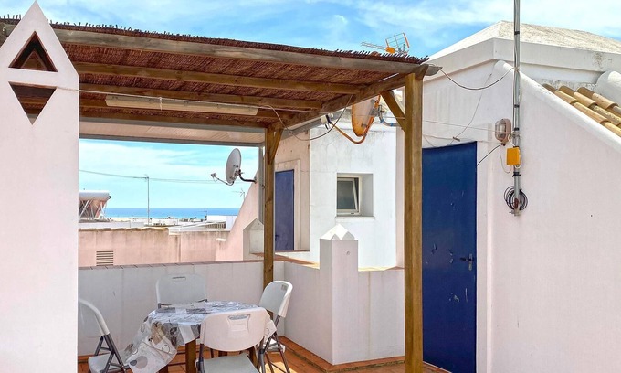 Conil de la Frontera City Center Cottage | Terraced house in tranquil location in Conil center, sleeps 4.
