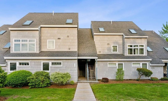 Ocean Park Condo | Terrific 2-bedroom condo w/AC in Old Orchard Beach. Walking distance to beach.