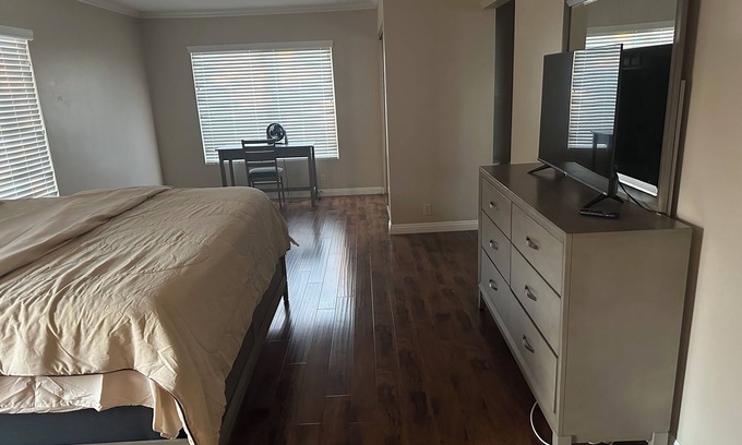 Walnut House | Terrific 4-bedroom house with AC in Walnut