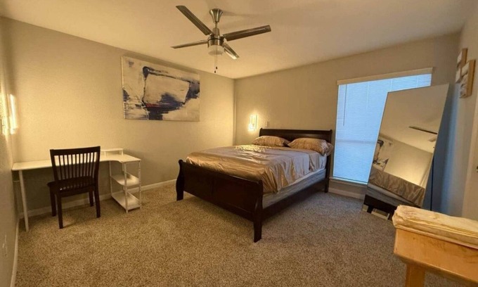 Chinatown Apartment | Terrific apartment with AC in lively Houston and heart of Chinatown