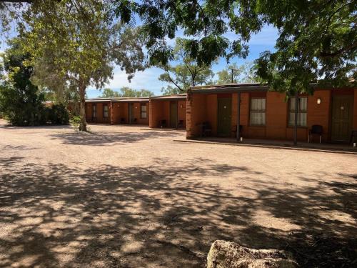Mataranka Hotel | Territory Manor Motel & Caravan Park