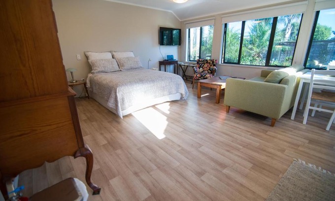Orakei Bed & Breakfast | Terry and Cindy's Bed and Breakfast