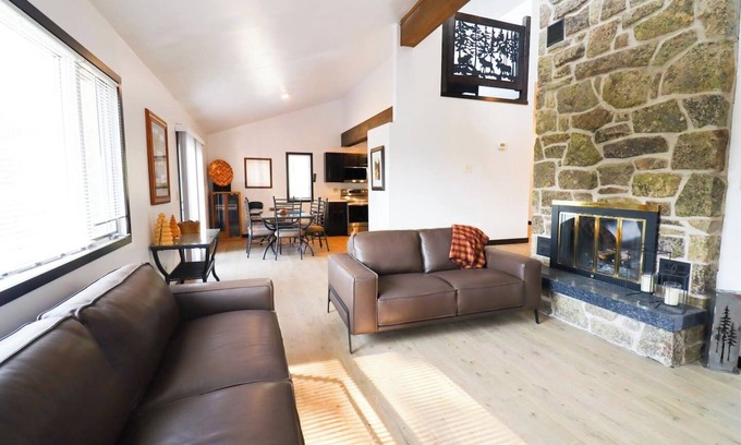 Lead House | Terry Peak Chalet w/Hot Tub