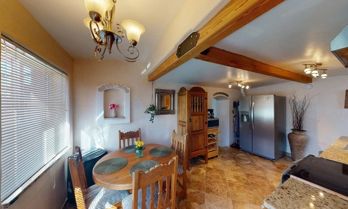Tesuque House | Tesuque Gem - Cozy Casita Walkable to Tesuque Village Market & El Nido!