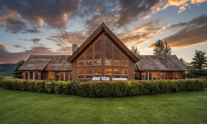 Victor House | Teton Riverfront Retreat | Spacious, Peaceful, Perfect for Family Adventures