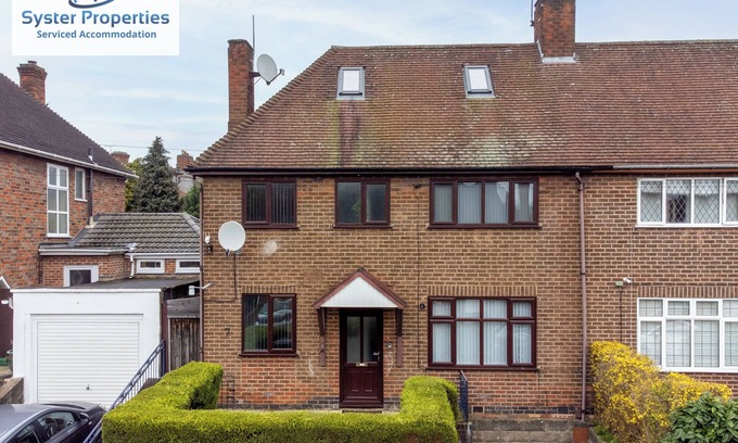 Leicester House | Tetuan House - Large home for family | Groups | Work - Sleeps 13