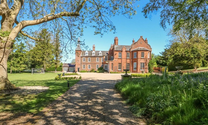 Skendleby Cottage | TEULONS HALL, pet friendly, character holiday cottage in Spilsby