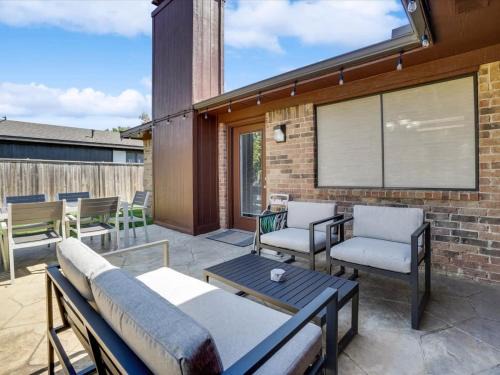 Lewisville House | Texan Hideaway - Cozy Convenient Comfortable