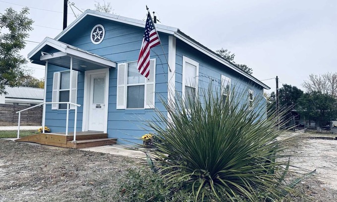 Medina Cabin | Texas Blue Apple Cottage