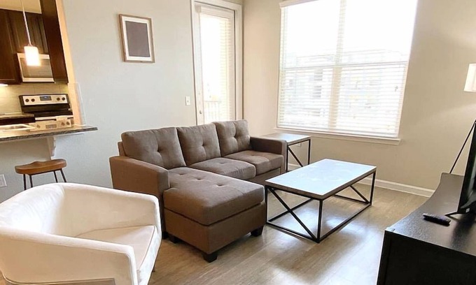 Lincoln Park Apartment | Texas Corporate Housing Solutions Professional Apt