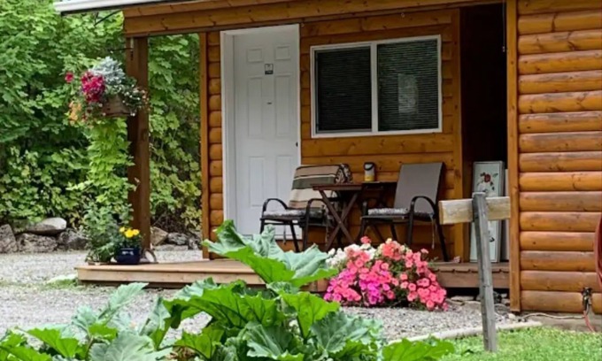 Lillooet Cabin | Texas Creek B&B