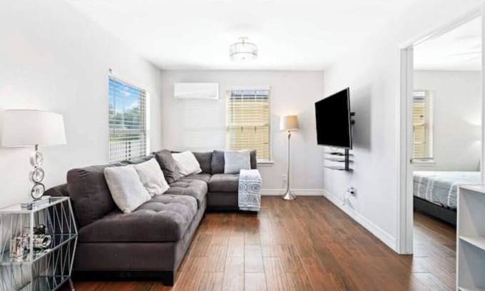 OST - South Union Apartment | Texas Med Center Stunning & Vibrant Stay