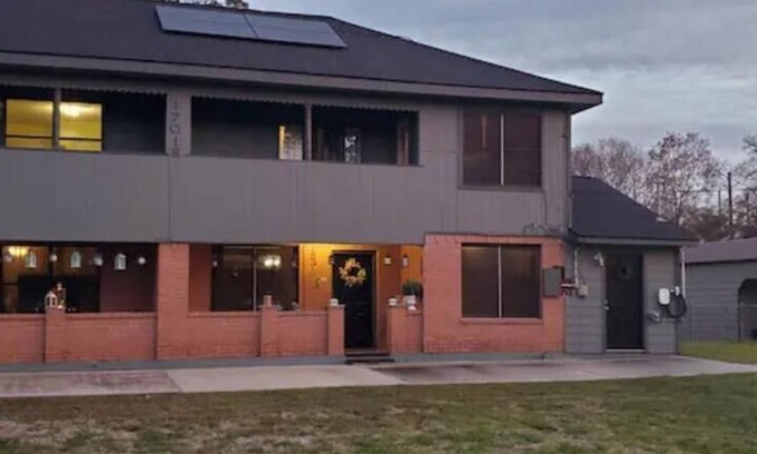 Channelview House | Texas Retreat Near I-10