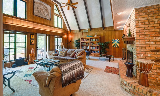 Gordonville House | Texas Retreat w/Deck, Grill & Spacious Yard!