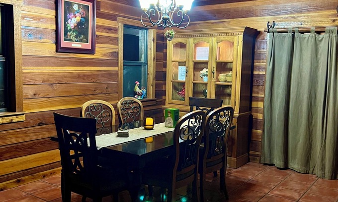 North San Antonio - SAT House | Texas Rustic Cozy Home in San Antonio Texas - 15 minutes from the Airport