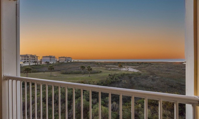 Red Fish Cove Condo | Texas Twilight is a bayside condo in the Pointe West Community, Galveston, TX.