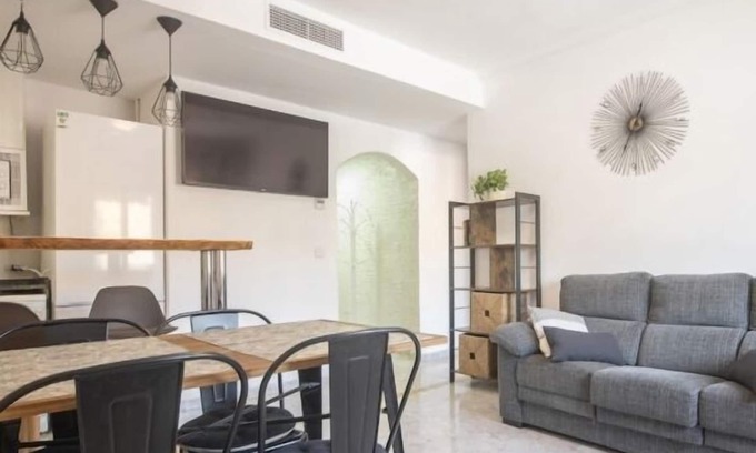 Old Town Apartment | TH134 Apartamento -3 dormitorios-2 baños-AC