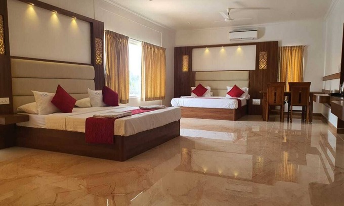 Tiruchendur Hotel | Thai Beach Resort