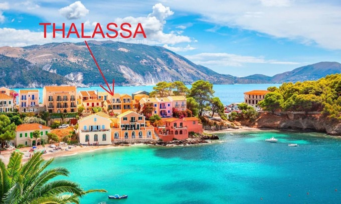 Frourion House | THALASSA. Unique location, one min from the beach!