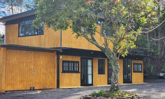 Thames House | Thames River Valley Studio Retreat 1