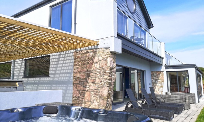 Portwrinkle House | Thanckes House - Amazing views, Hot Tub, Indoor Pool & Outdoor Kitchen